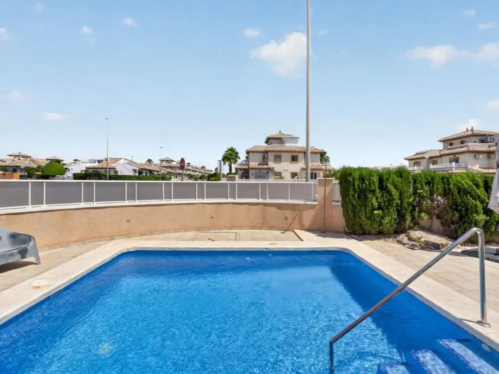 Piscina de Casa adosada en venta en Orihuela con Aire acondicionado, Jardín privado y Terraza