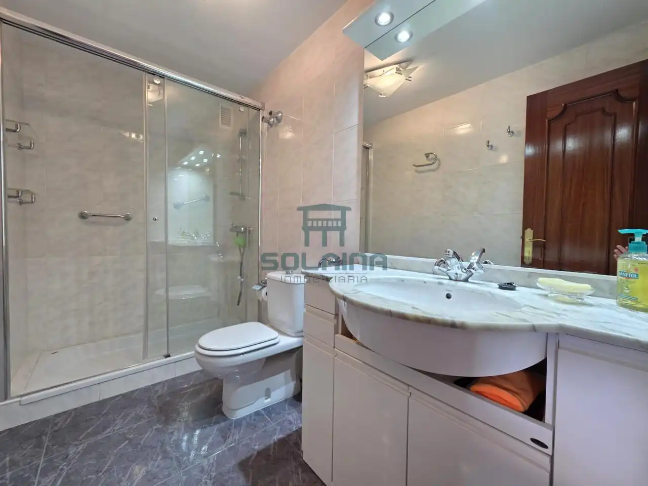 Bathroom of Detached homes for sale in Ourense Capital   with Heating, Private garden and Furnished