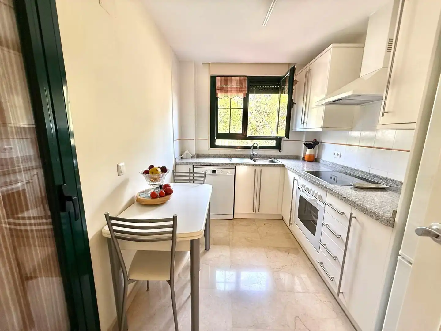 Cocina de Apartamento en venta en Finestrat con Aire acondicionado, Terraza y Trastero