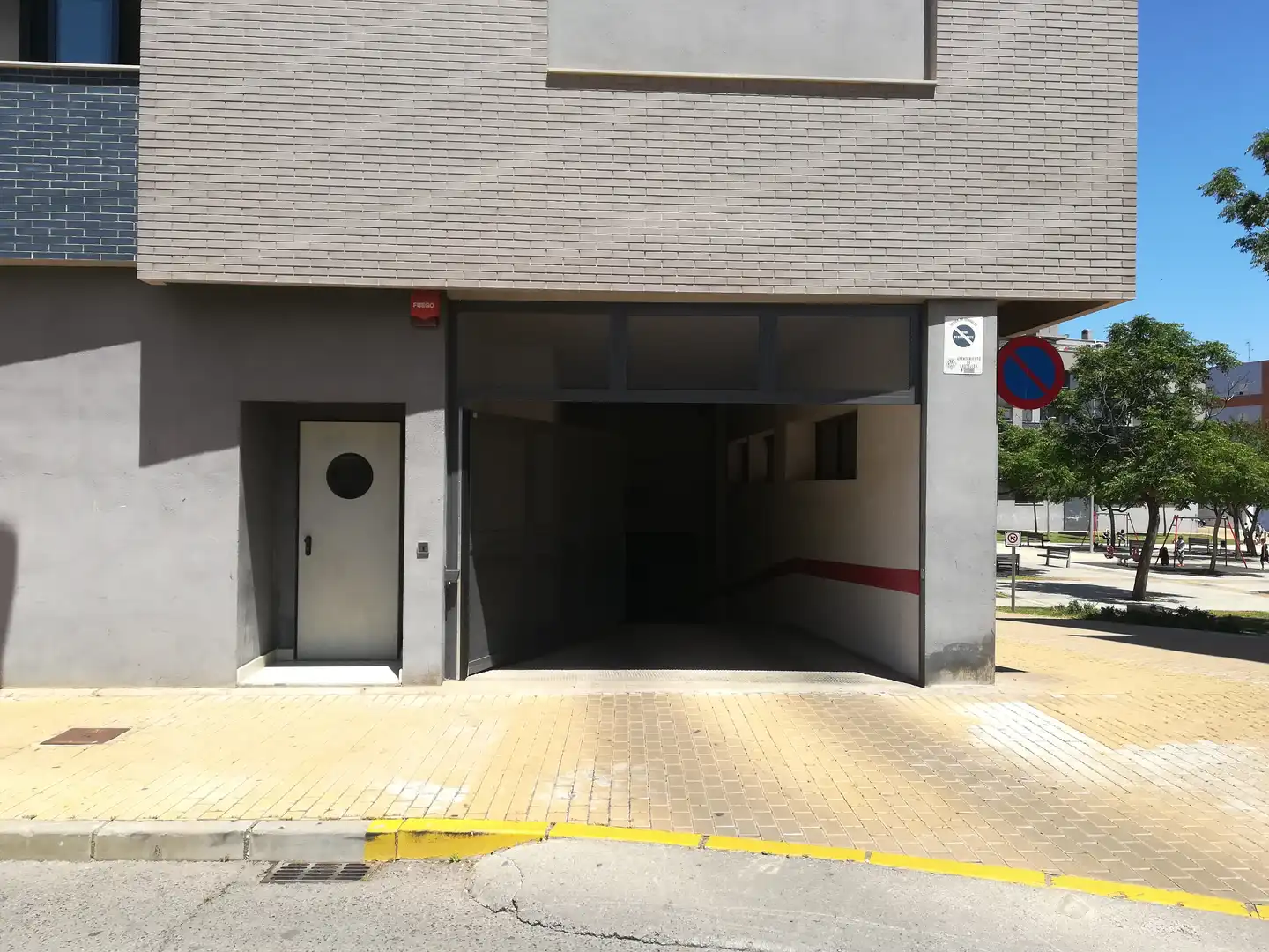 Parking with lift for sale in Joaquin Garcia Girona, imagen 2