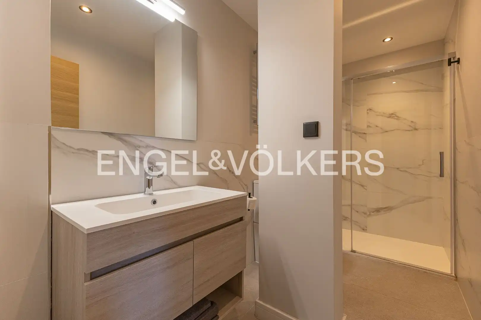Bathroom of Flat for rent in Madrid  with Air Conditioner, Heating and Terrace