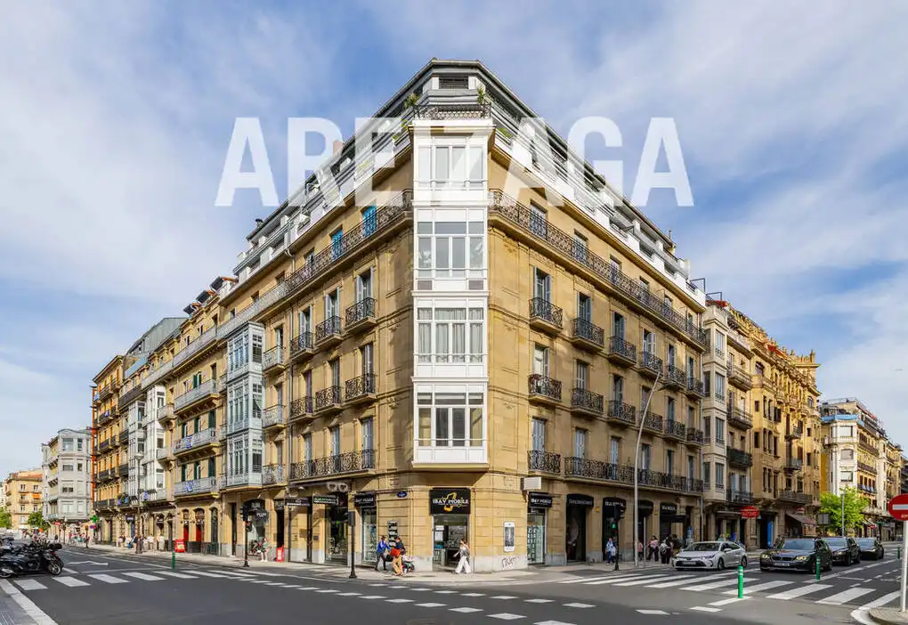 Vista exterior de Piso en venta en Donostia - San Sebastián  con Calefacción y Balcón