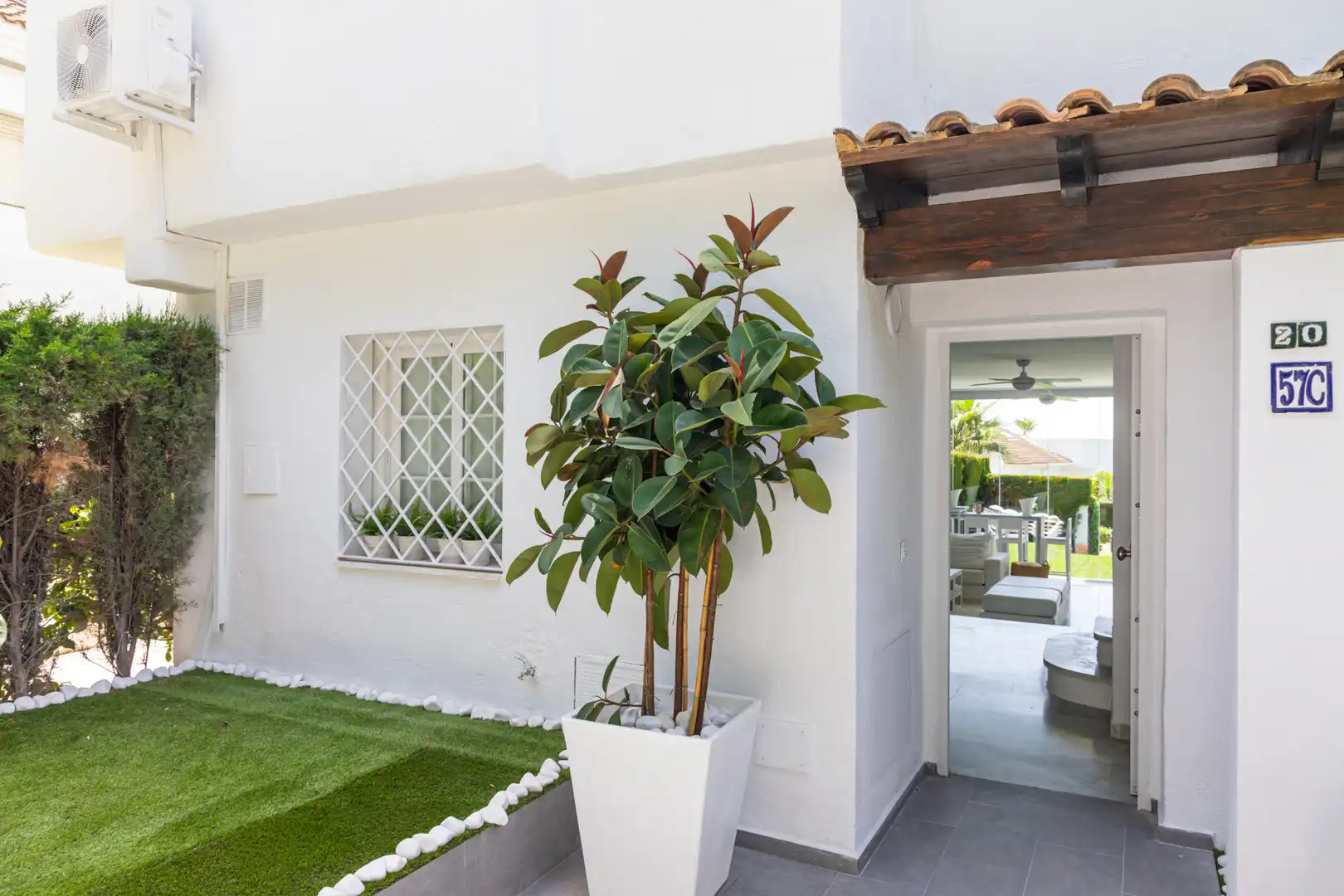 Terrace of Detached homes for rent in Estepona  with Air Conditioner, Private garden and Terrace