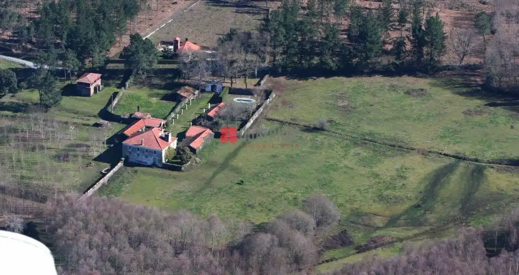 Finca rústica en venda en Touro amb Jardí privat, Traster i Piscina