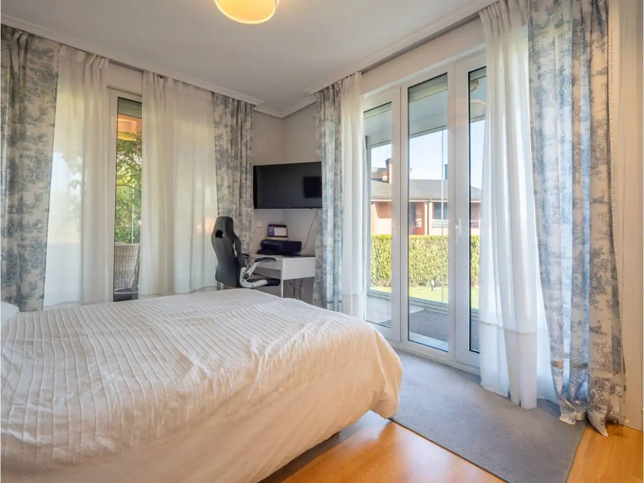 Dormitori de Casa o xalet en venda en Donostia - San Sebastián  amb Aire condicionat, Calefacció i Jardí privat