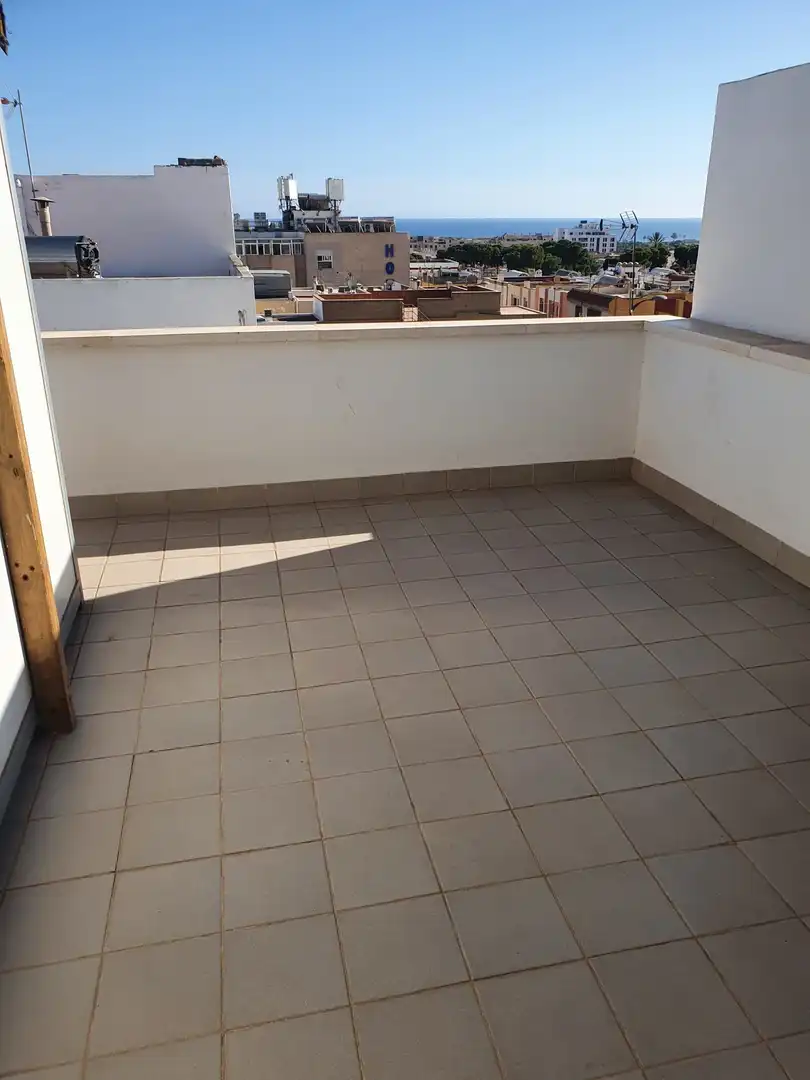 Terraza de Ático de alquiler en Roquetas de Mar con Aire acondicionado, Calefacción y Parquet