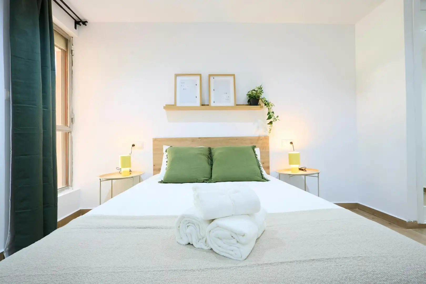 Bedroom of Flat for rent in Valencia  with Air Conditioner, Heating and Furnished
