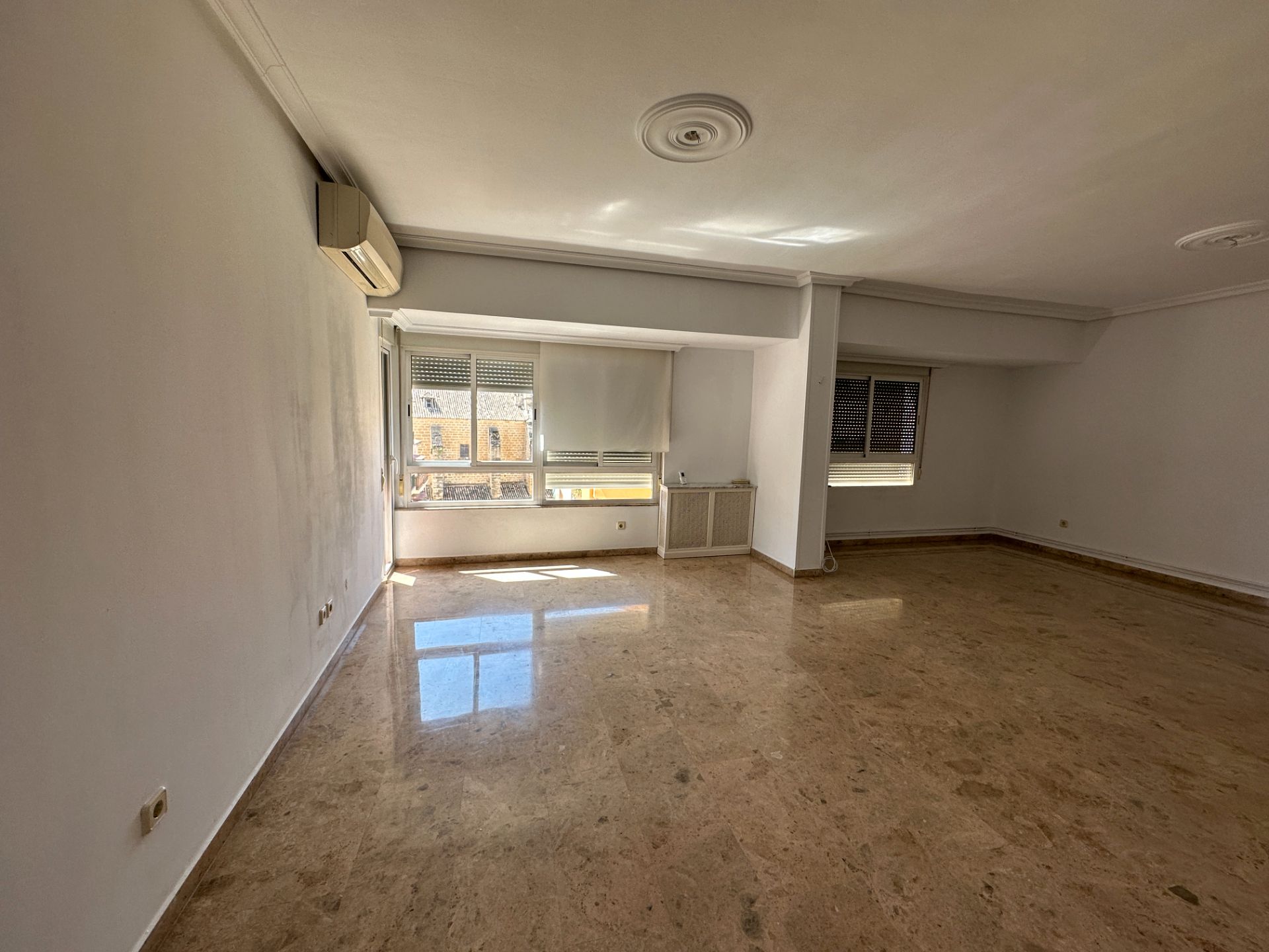 Sala d'estar de Pis de lloguer en Úbeda amb Aire condicionat, Calefacció i Forn