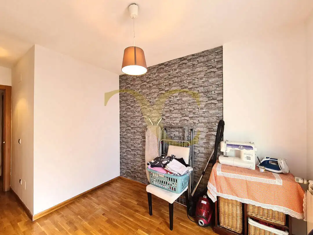 Habitación de Casa adosada en venta en Gijón  con Calefacción, Jardín privado y Terraza