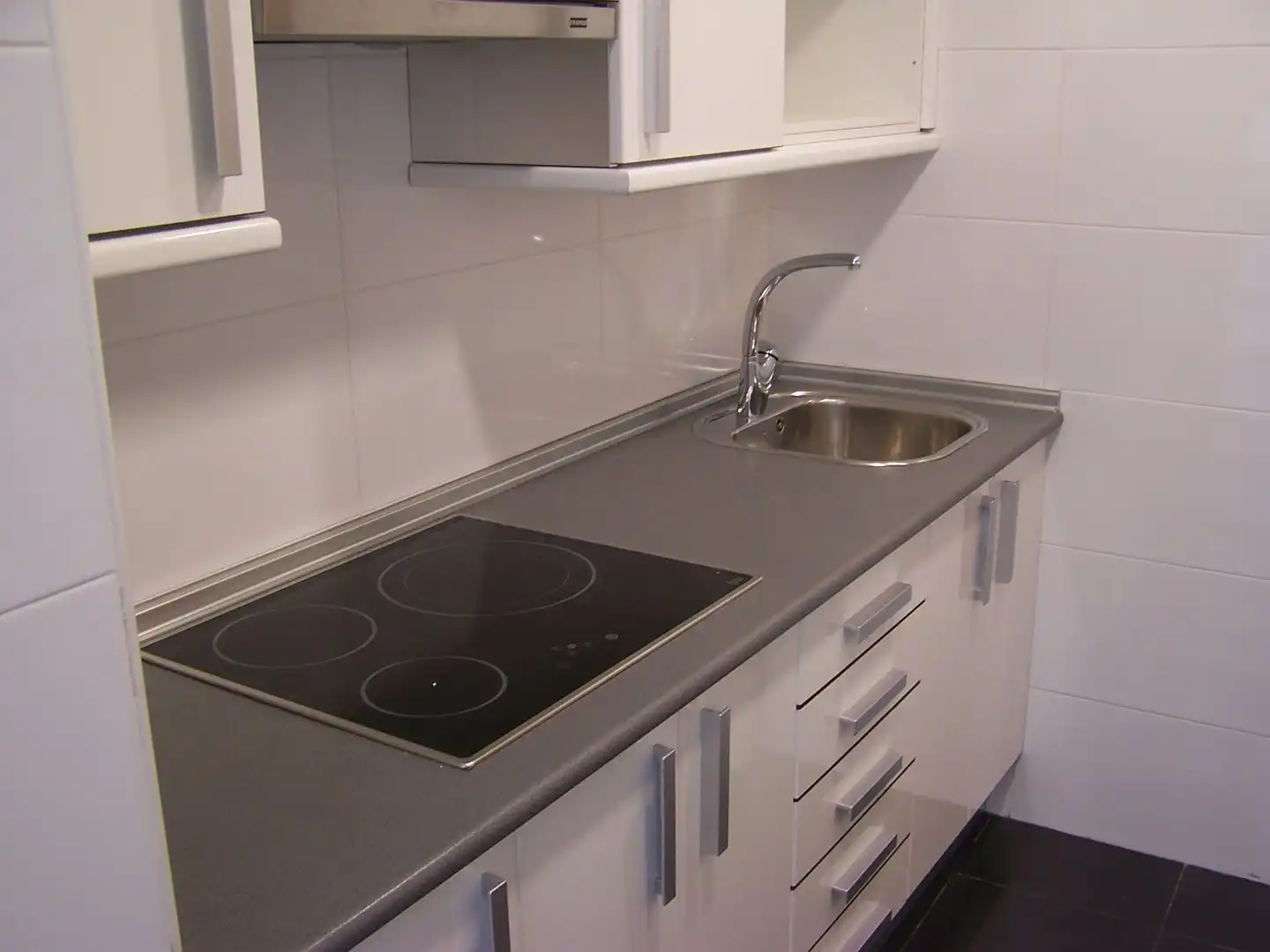 Cuina de Pis de lloguer en Madrid amb Calefacció, Parquet i Terrassa