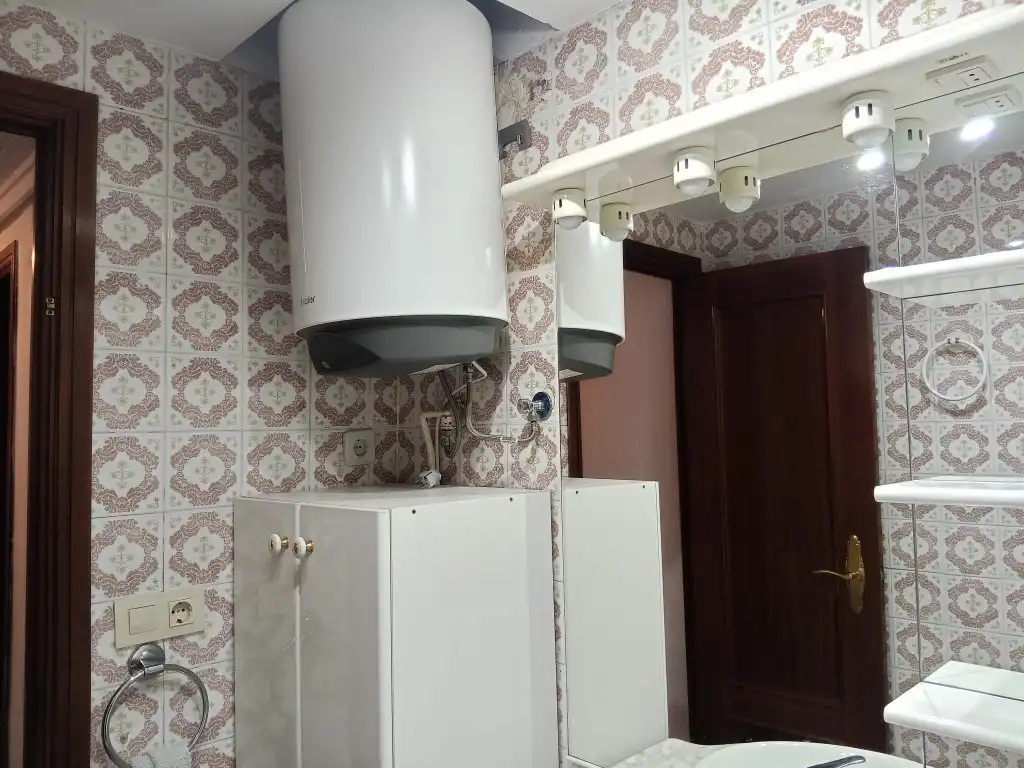 Baño de Piso en venta en Valencia con Aire acondicionado, Amueblado y Horno
