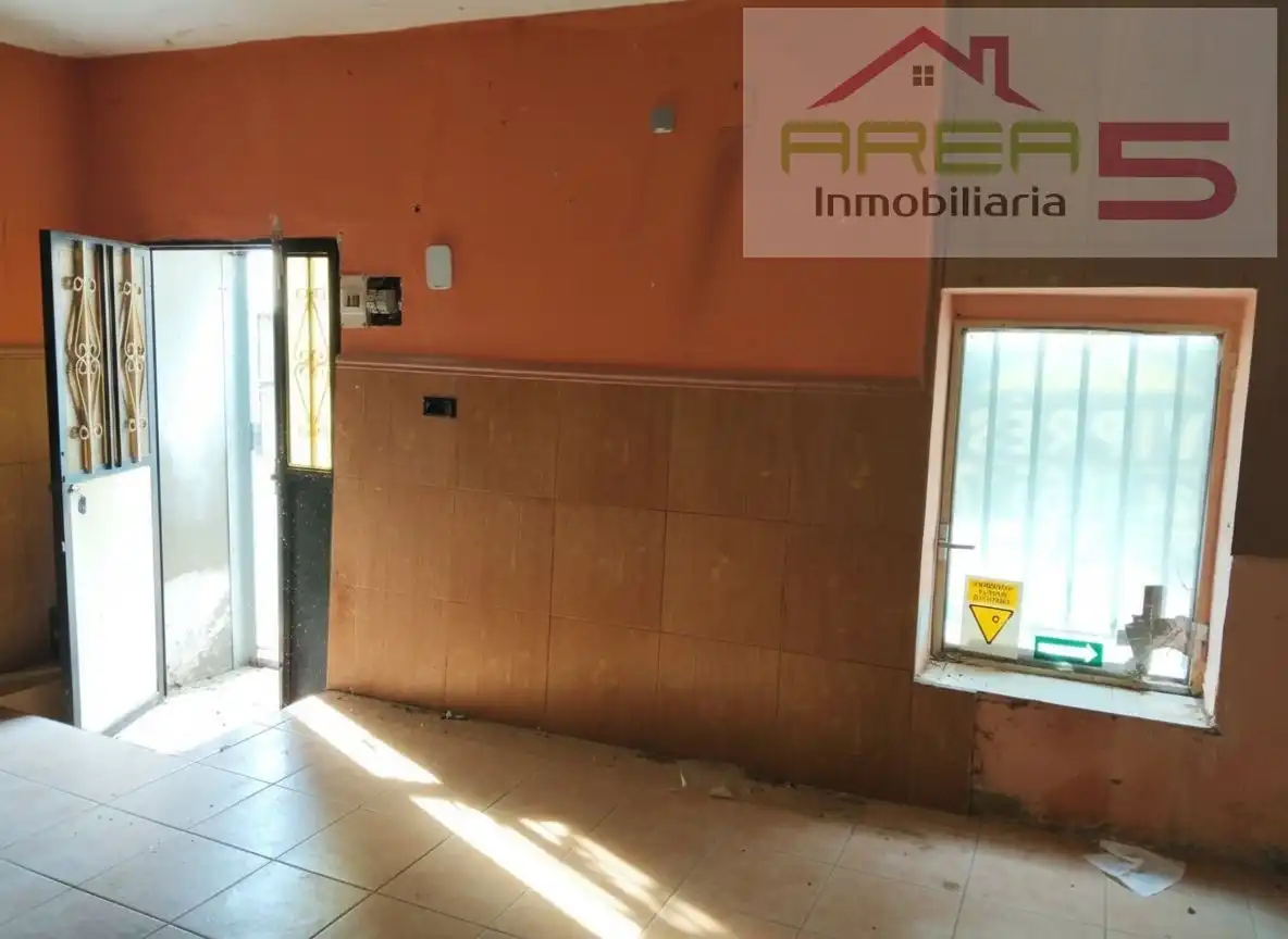 Casa adosada en venta en Logrosán