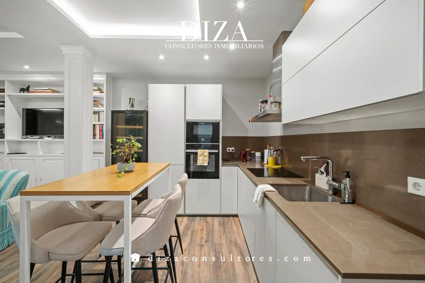 Kitchen of Ground floor for sale in Madrid  with Air Conditioner, Heating and Parquet flooring