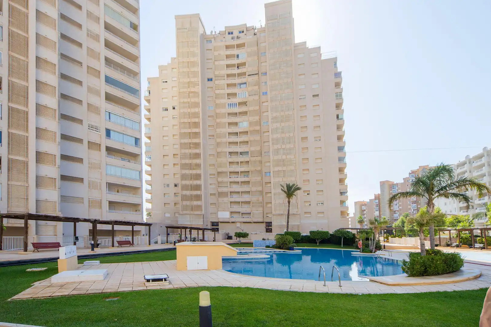 Vista exterior de Apartament en venda en Calpe / Calp amb Aire condicionat, Balcó i Piscina comunitària