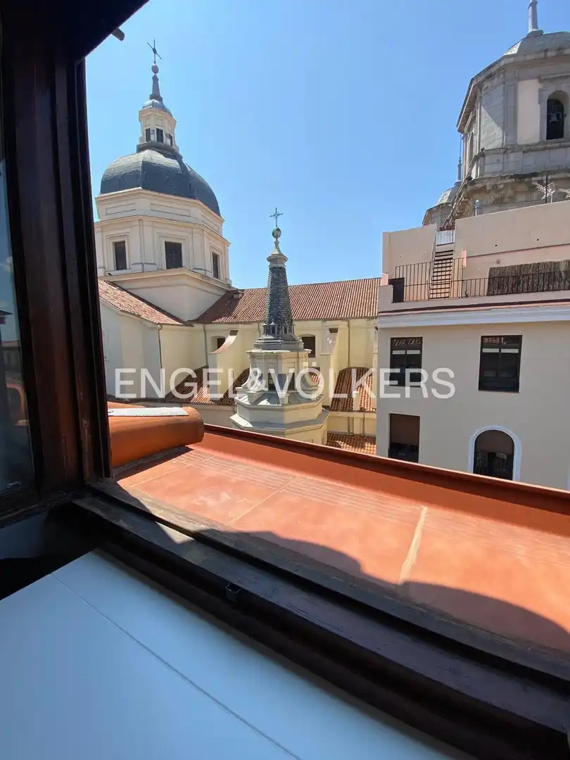 Dachboden zur Miete in Colegiata, Embajadores - Lavapiés