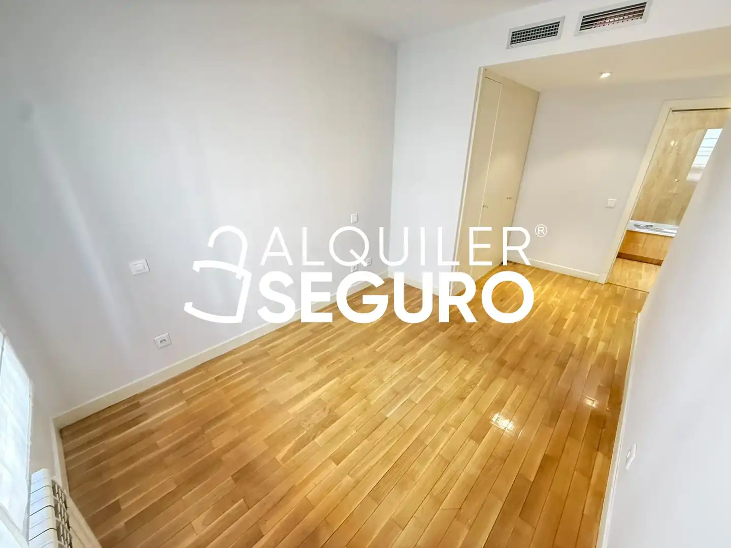 Habitación de Piso de alquiler en Madrid con Aire acondicionado, Calefacción y Piscina