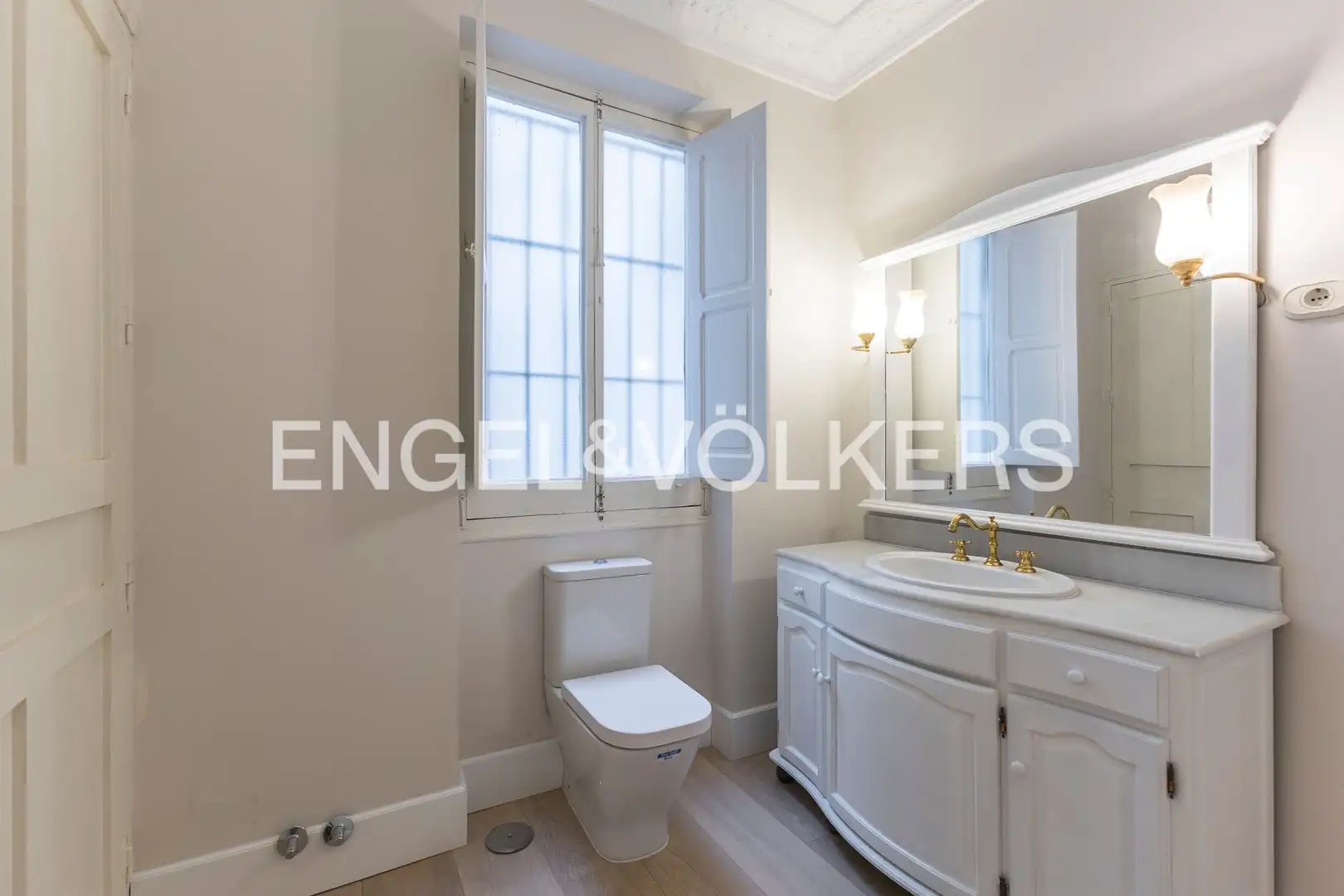 Badezimmer von Wohnung zum Verkauf in Madrid mit Klimaanlage, Heizung und Abstellraum