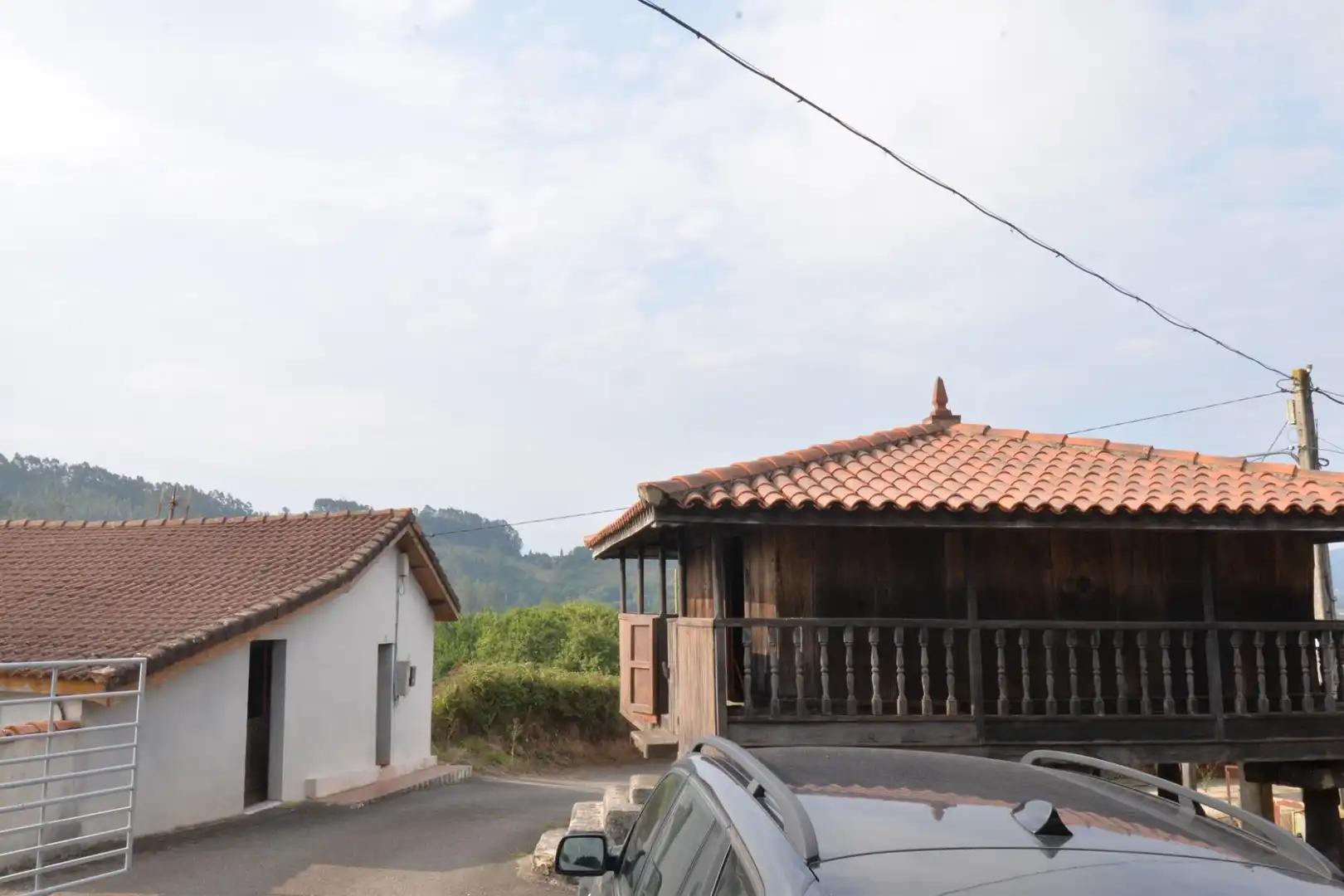 Vista exterior de Finca rústica en venda en Oviedo  amb Traster