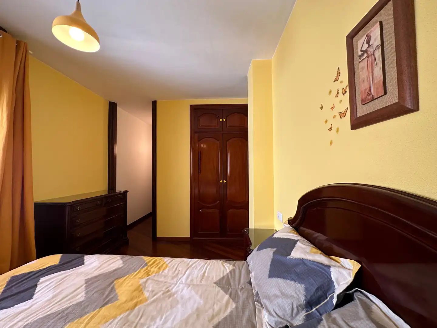Bedroom of Flat for rent in Santiago de Compostela   with Heating, Parquet flooring and Furnished