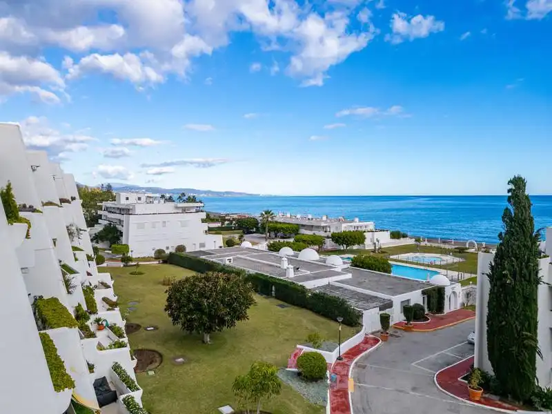 Vista exterior de Apartament en venda en Marbella amb Aire condicionat, Calefacció i Terrassa