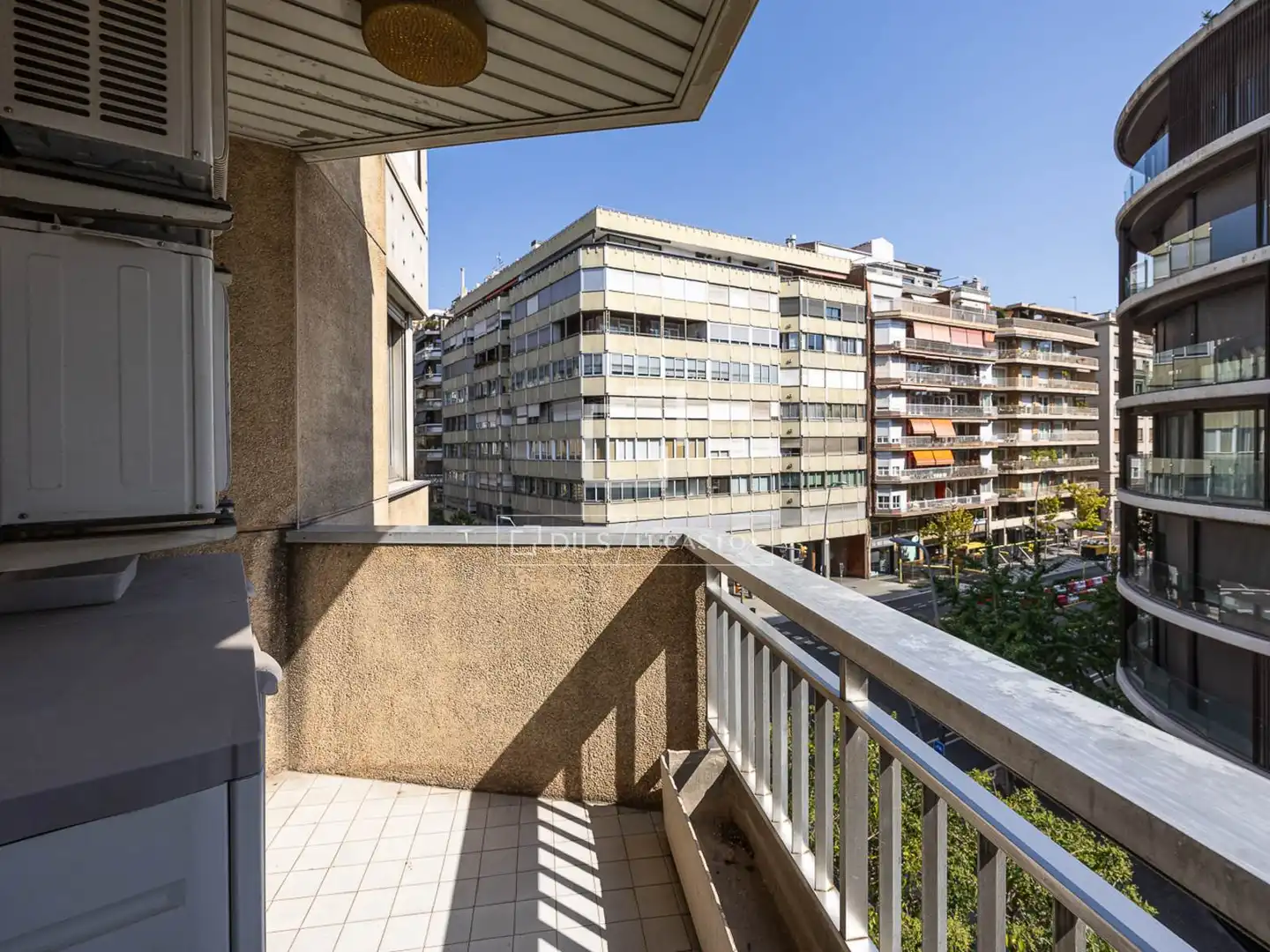 Vista exterior de Pis en venda en Barcelona amb Aire condicionat, Calefacció i Traster