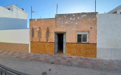 Vista exterior de Casa o xalet en venda en Las Cabezas de San Juan amb Terrassa