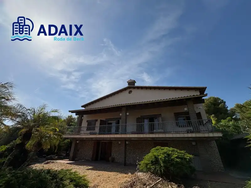 Vista exterior de Casa o chalet en venta en Roda de Berà con Terraza, Trastero y Piscina