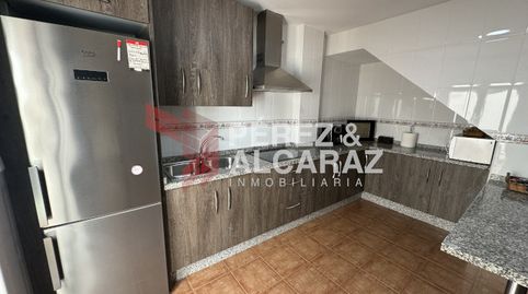 Casa dos plantas con buhardilla en Calle Cigüela., imatge 5