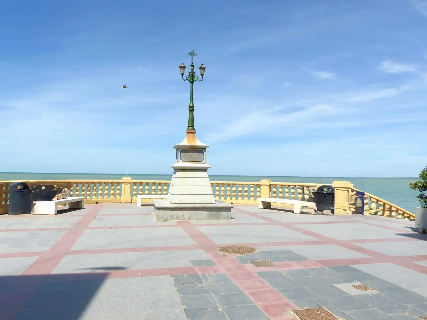 Außenansicht von Wohnung zum Verkauf in Chipiona mit Klimaanlage und Balkon