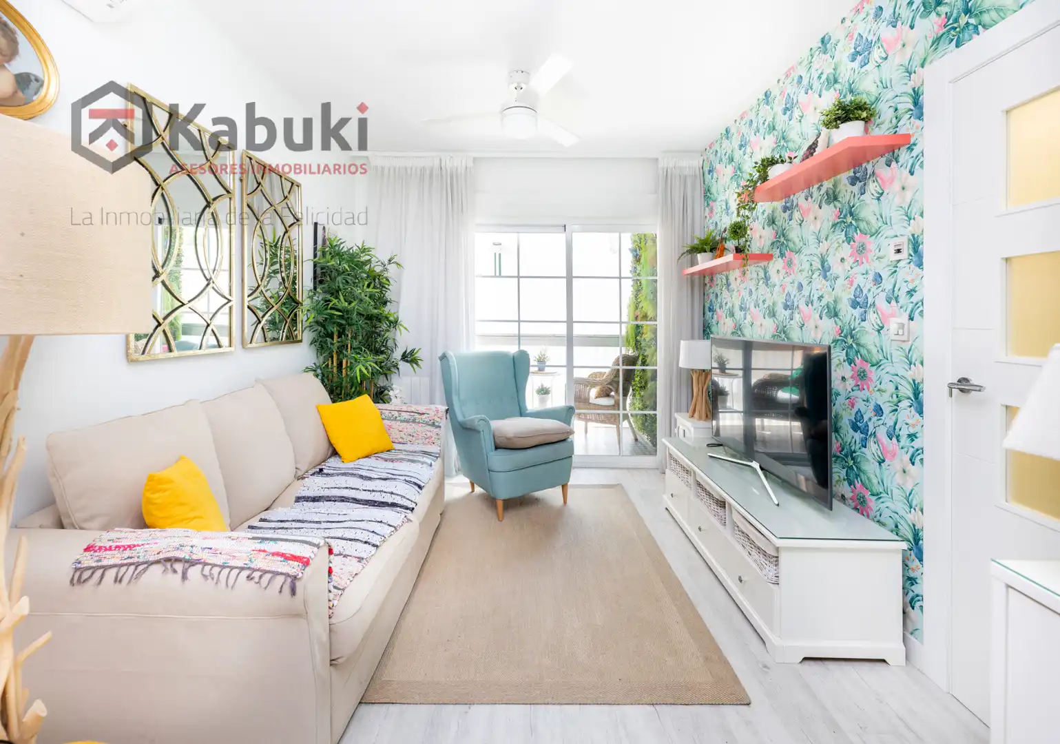 Living room of Flat for rent in Granada  with Air Conditioner, Heating and Terrace