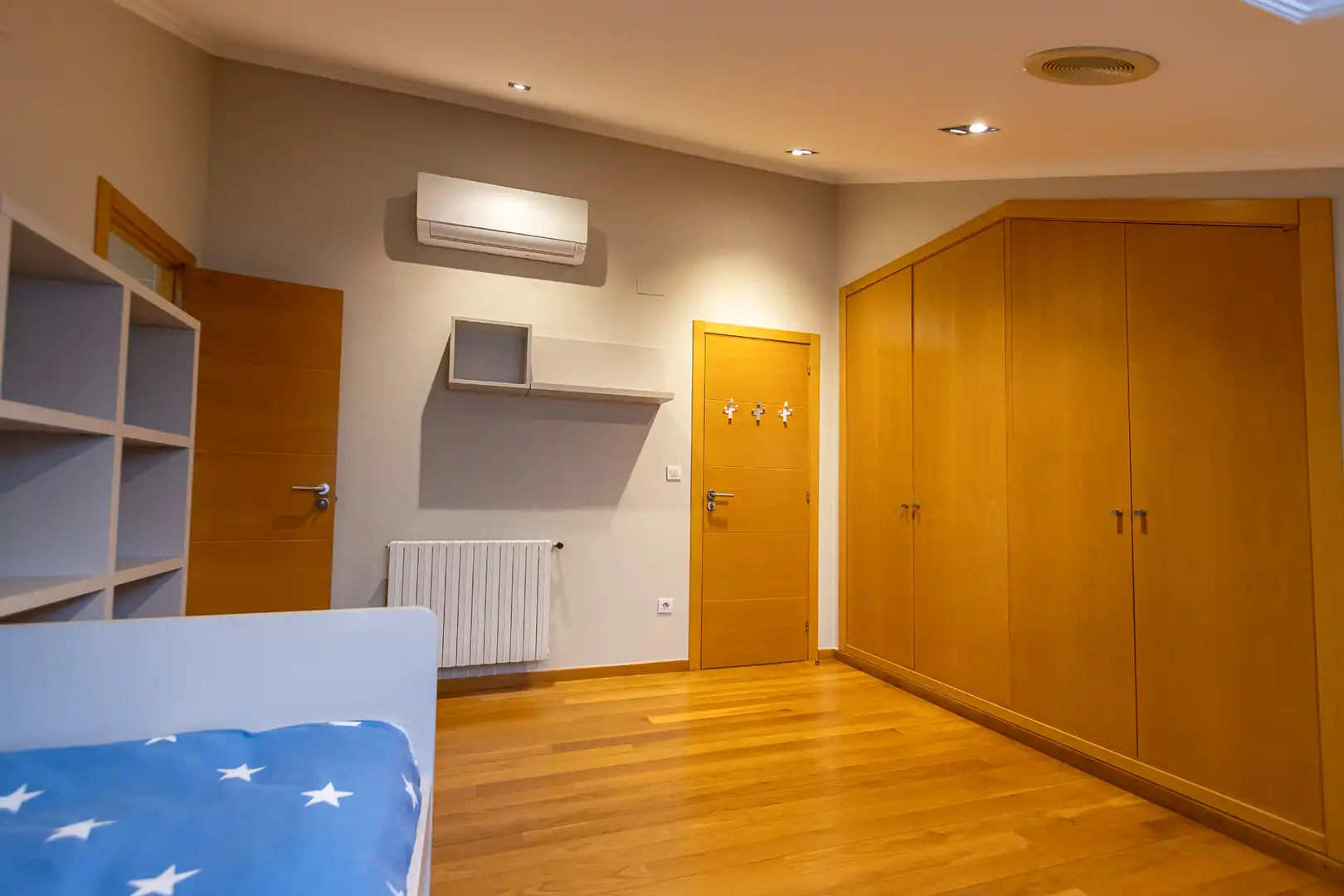 Dormitori de Dúplex de lloguer en Ourense Capital  amb Aire condicionat, Calefacció i Parquet