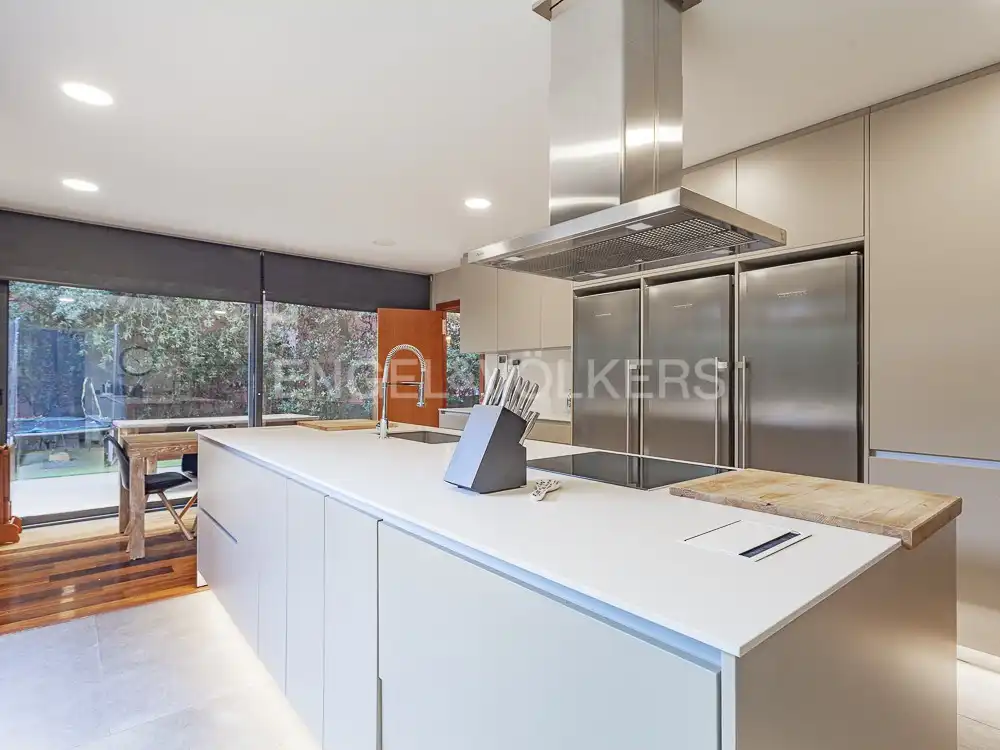 Cocina de Casa o chalet en venta en Barcelona con Aire acondicionado, Calefacción y Jardín privado