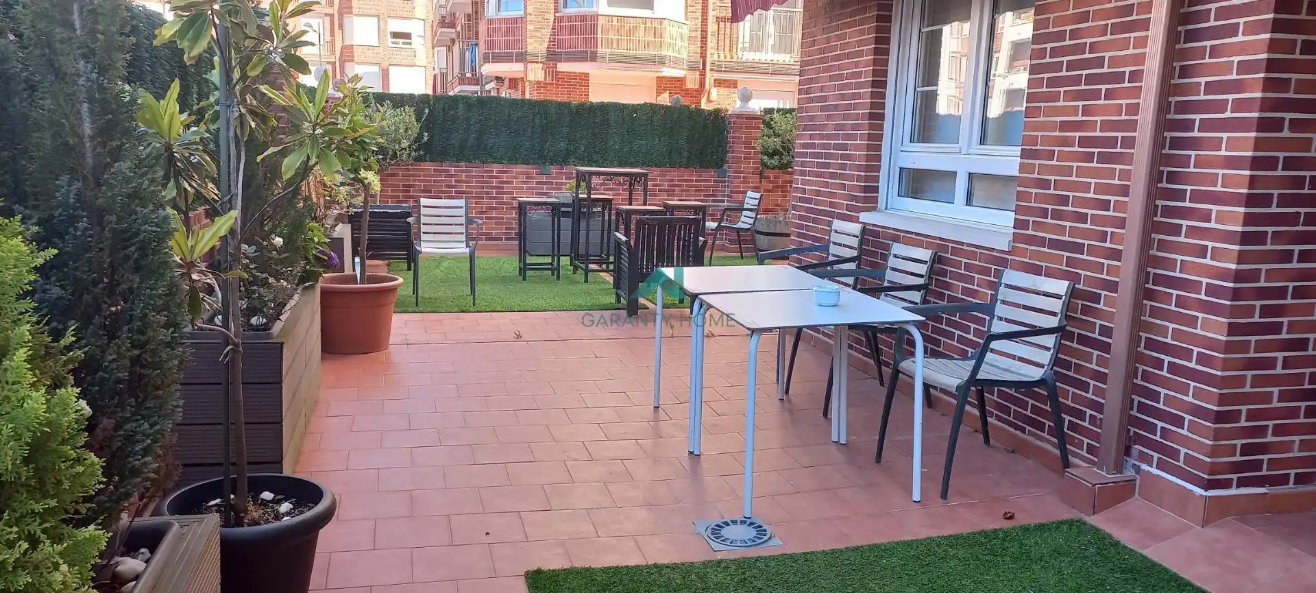 Terrasse von Erdgeschoss zum Verkauf in Santoña mit Heizung und Privatgarten