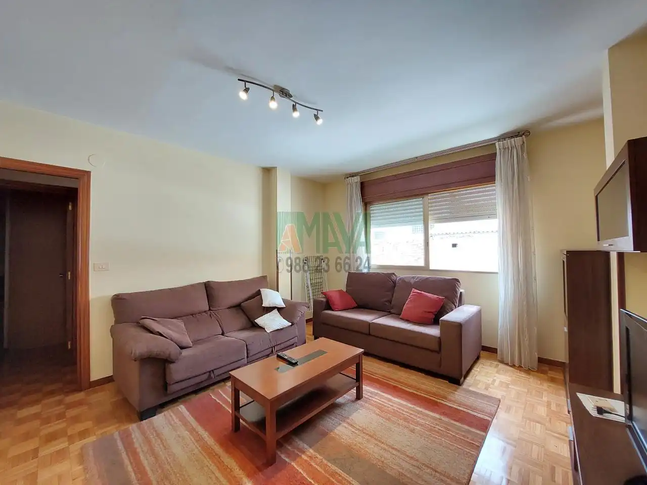 Living room of Apartments for rent in Ourense Capital   with Heating, Parquet flooring and Storage room