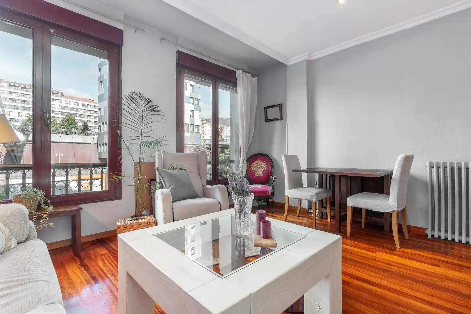 Sala d'estar de Pis en venda en Oviedo  amb Calefacció i Parquet