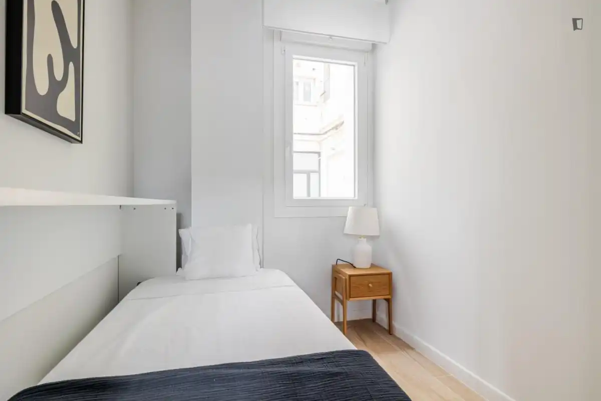 Habitación de Apartamento de alquiler en Madrid con Aire acondicionado, Calefacción y Amueblado
