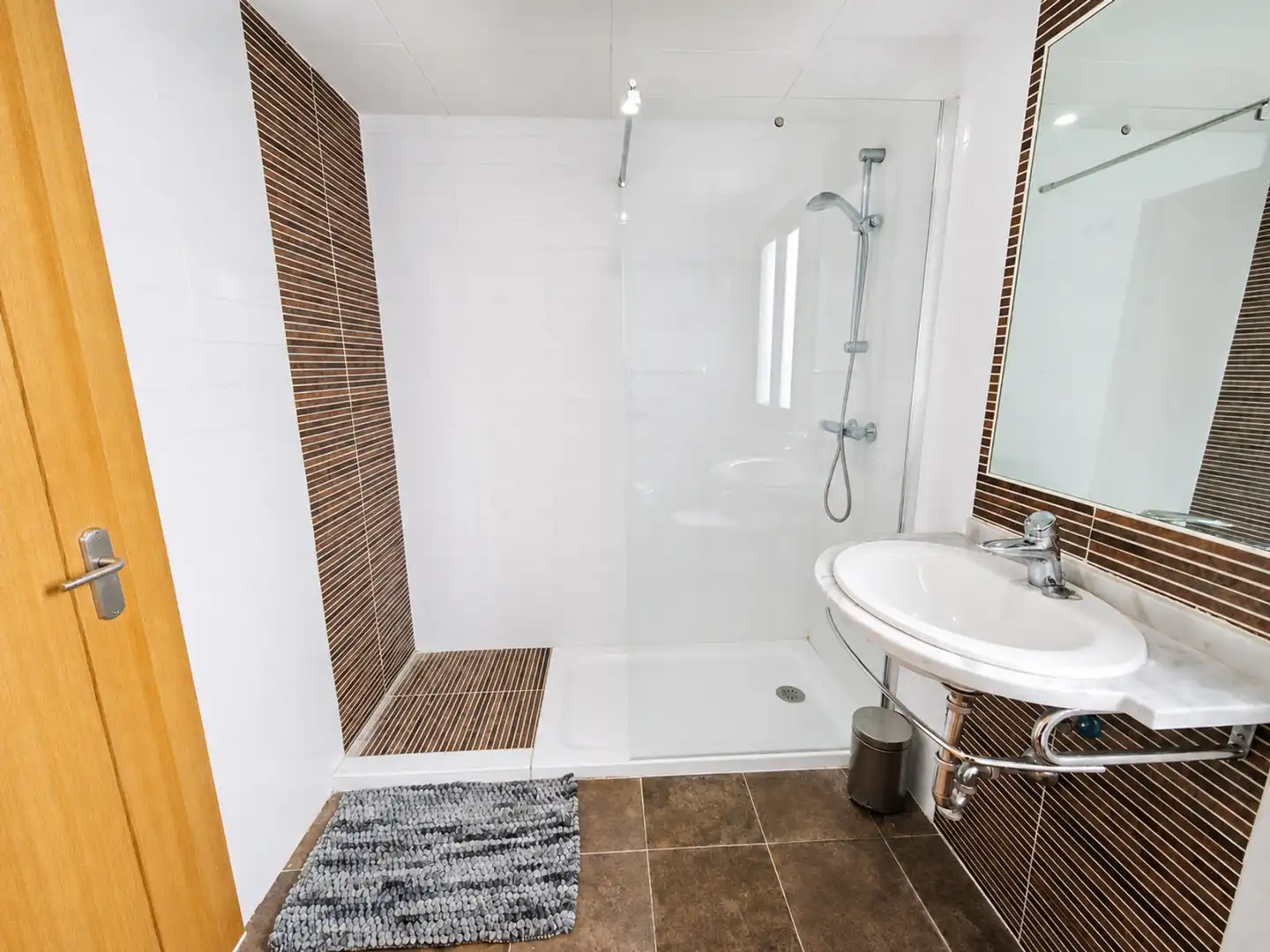 Bany de Apartament en venda en Casares amb Aire condicionat, Terrassa i Piscina