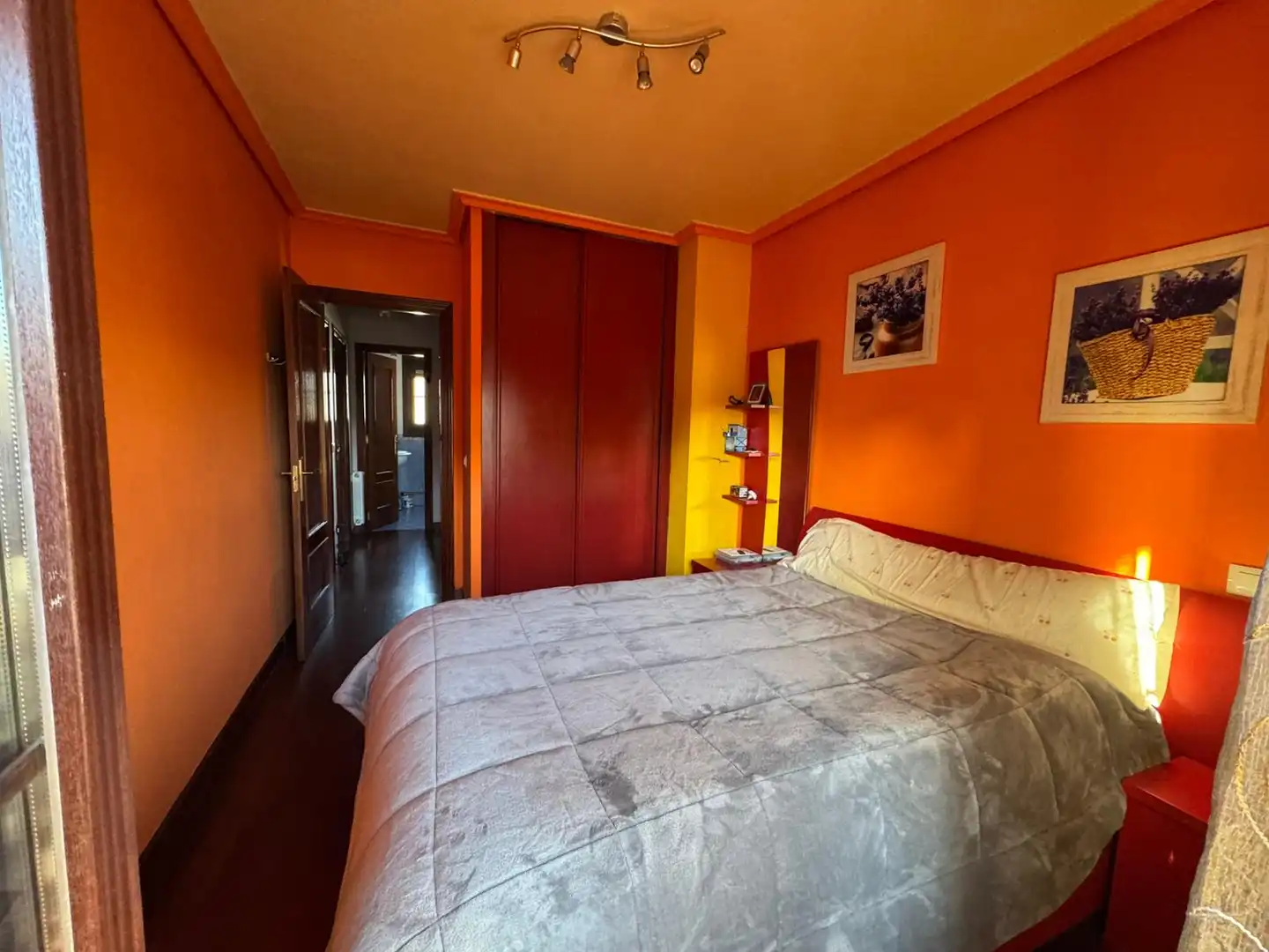 Schlafzimmer von Einfamilien-Reihenhaus zum Verkauf in Polanco mit Heizung, Privatgarten und Terrasse