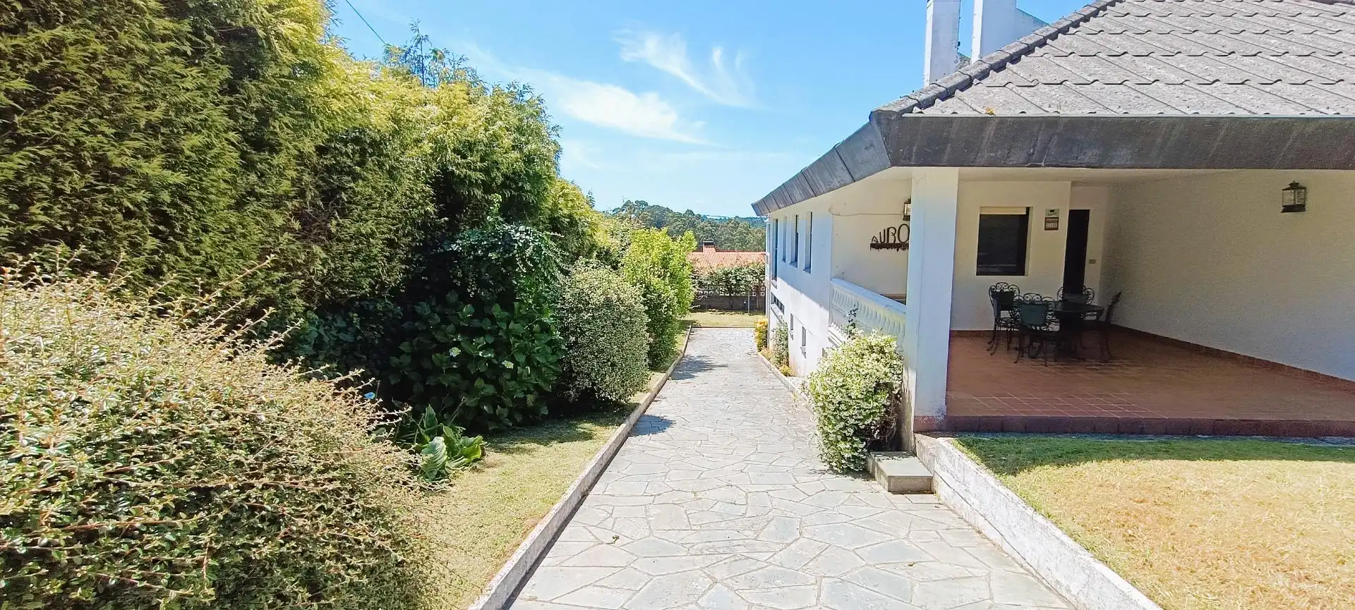 Vista exterior de Casa o xalet en venda en Oleiros amb Calefacció, Terrassa i Balcó