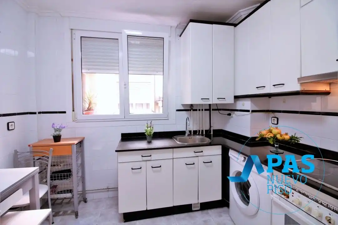 Cocina de Piso en venta en Santander con Calefacción