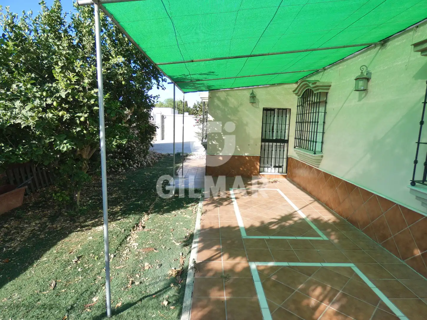 Vista exterior de Casa o xalet de lloguer en El Puerto de Santa María amb Aire condicionat, Jardí privat i Piscina