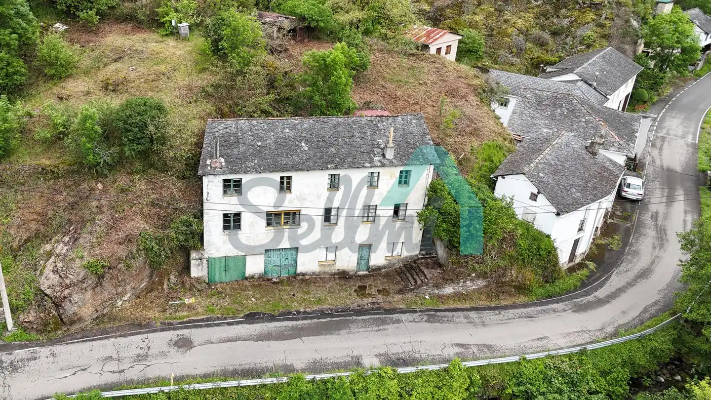 Houses for sale in Cangas del Narcea  with Private garden