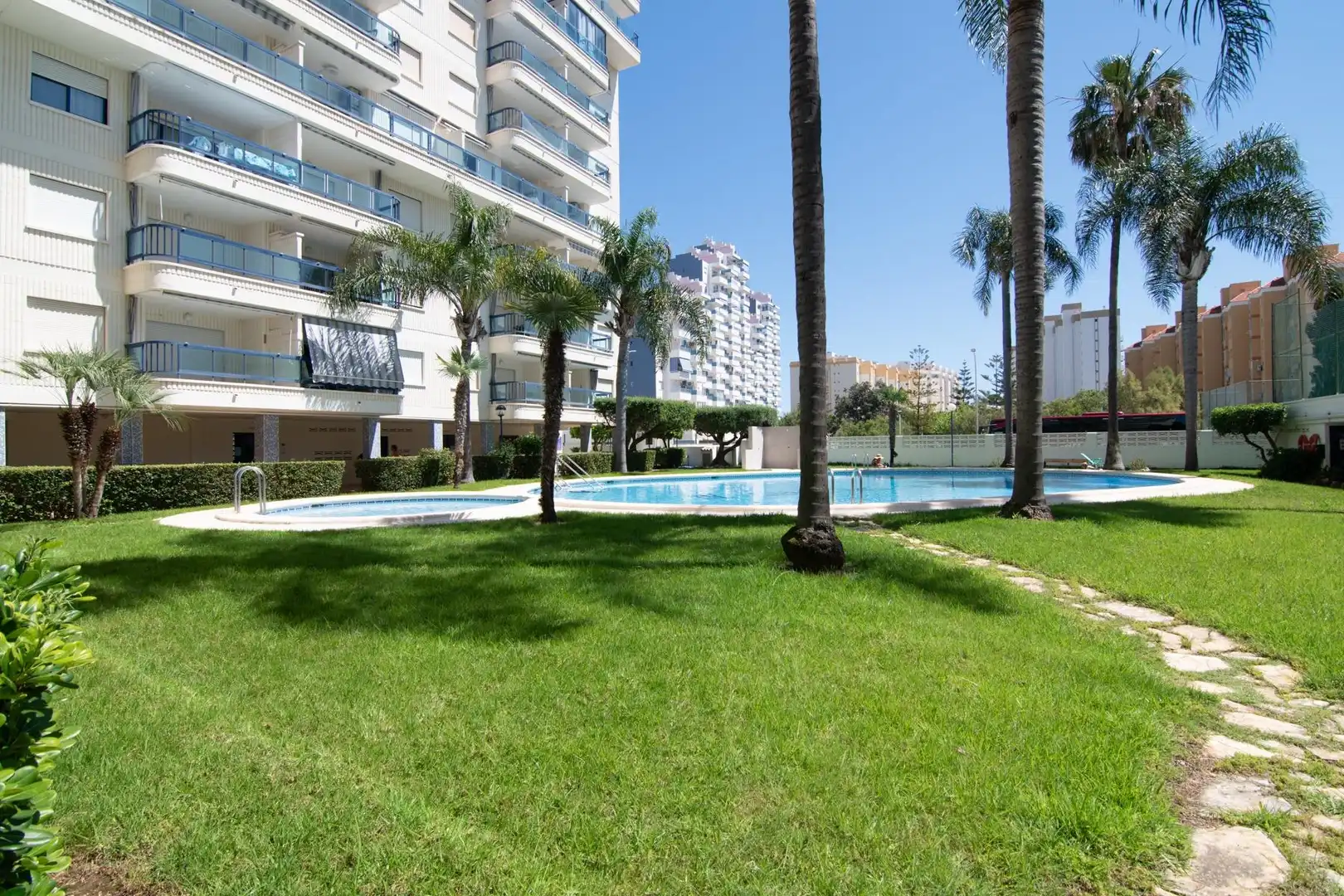 Piscina de Apartamento en venta en Gandia con Terraza y Piscina comunitaria