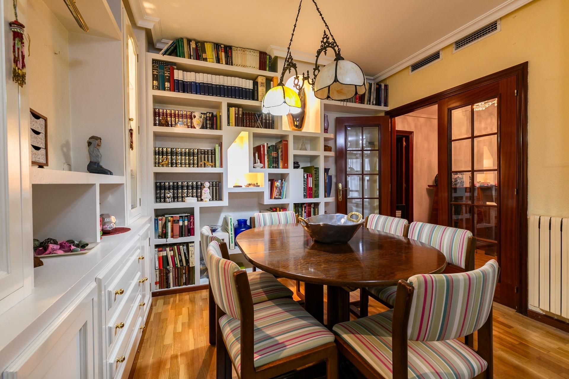 Dining room of Flat for sale in  Huesca Capital  with Air Conditioner, Heating and Parquet flooring
