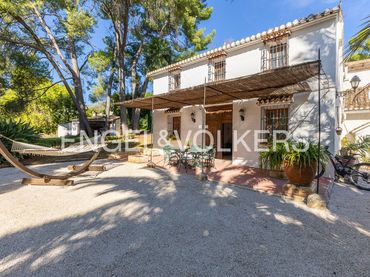 Casa rústica amb balcó en venda a Pego