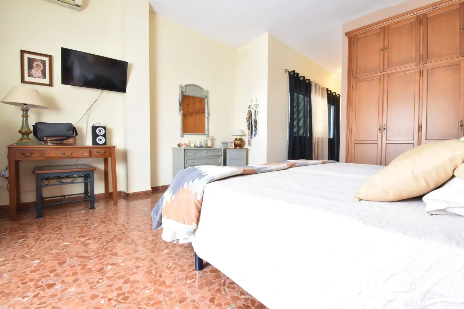 Dormitori de Casa adosada en venda en Alcalá de Guadaira amb Terrassa i Balcó