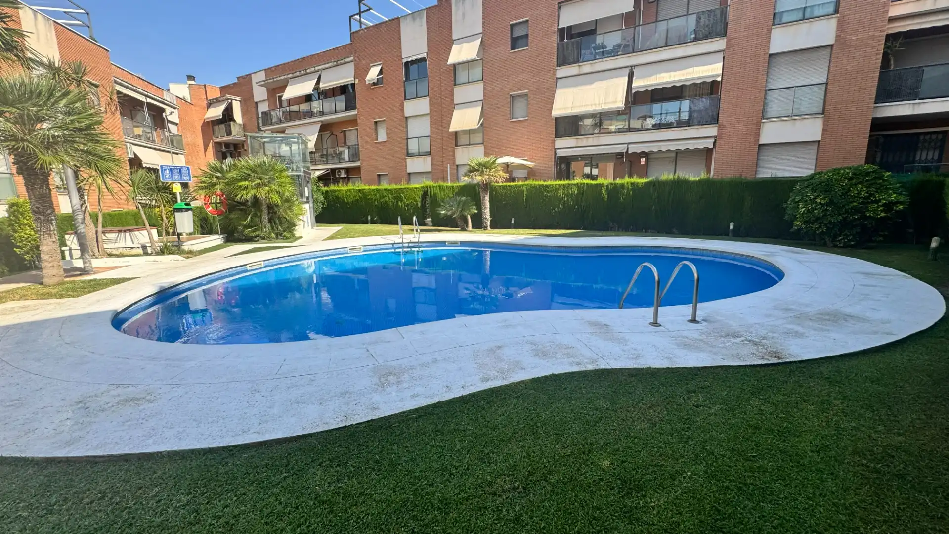Schwimmbecken von Wohnung zum Verkauf in Cambrils mit Klimaanlage, Privatgarten und Gemeinschaftspool