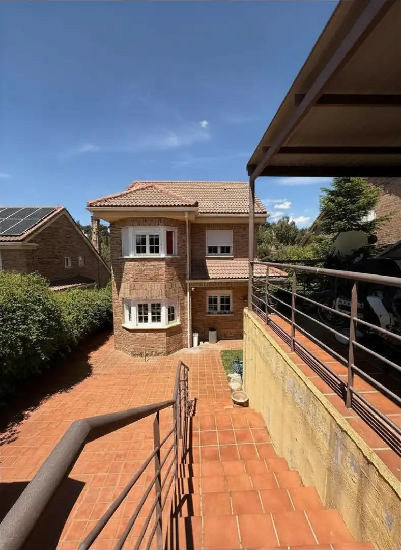 Vista exterior de Casa o chalet en venta en Torrelodones con Aire acondicionado, Calefacción y Jardín privado