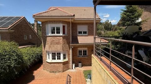 CHALET CON PISCINA Y ASCENSOR EN URBANIZACIÓN EL MONTE, LOS PEÑASCALES (TORRELODONES)
