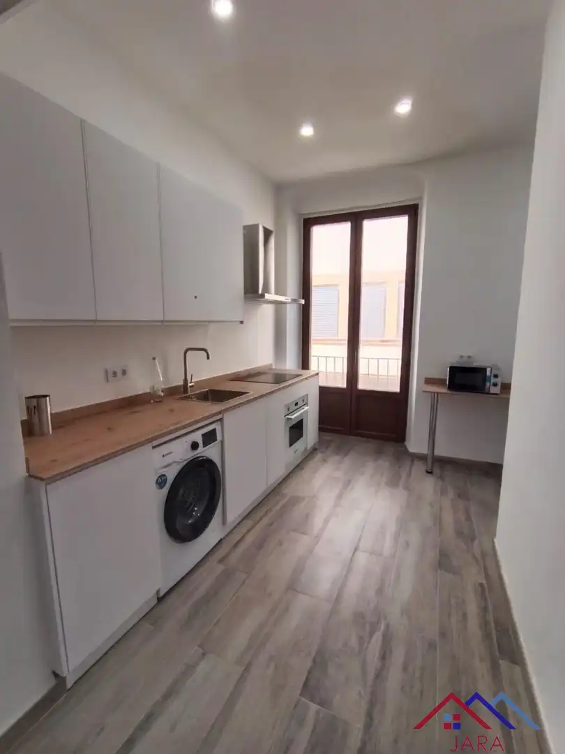 Cuina de Apartament de lloguer en Jerez de la Frontera amb Aire condicionat, Terrassa i Moblat
